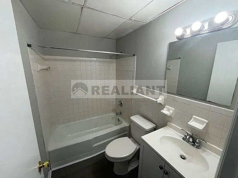 208 Lakeshore Dr #19 — Photo 7