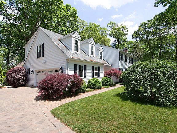 3rd image of 211 E Seven Oaks Dr