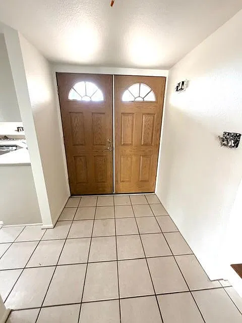 4 bed, 3.5 bath, 2360 sqft, $2,800 — Photo 4
