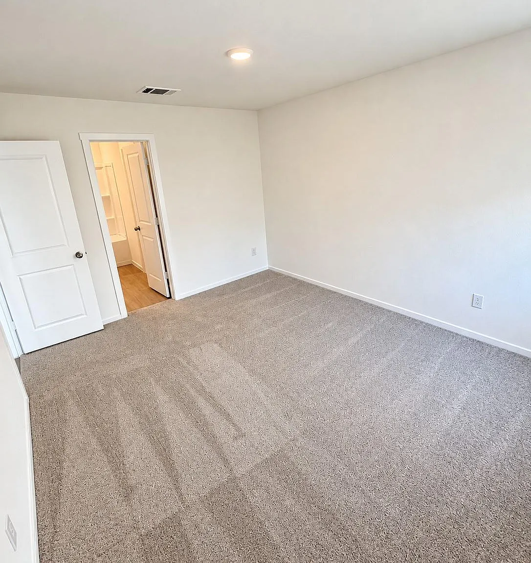 4 bed, 2.0 bath, 1500 sqft, $1,900 — Photo 4