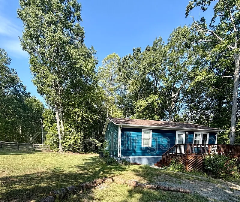 3 bed, 2.0 bath, 1824 sqft, $2,100 — Photo 3