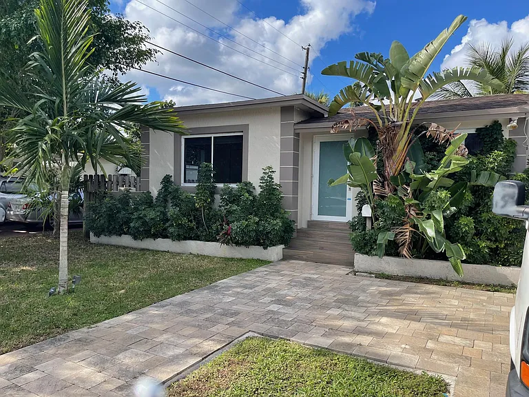 15760 NE 18th Ct — Photo 13