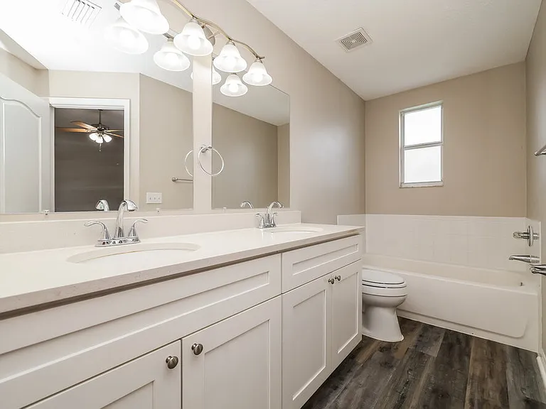 13417 Silvercreek Dr — Photo 11