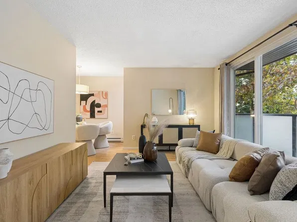 224 E 12th Ave #2, Vancouver, BC V5T 2G9