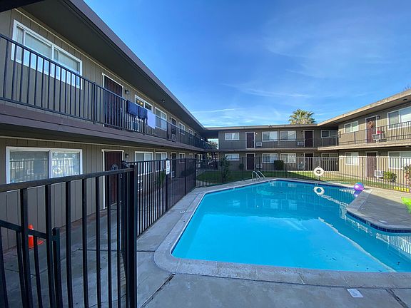 4th image of 1017 H St APT 1