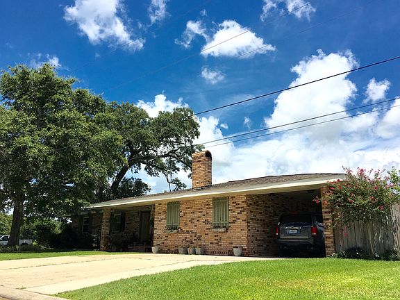 Carport & Driveway