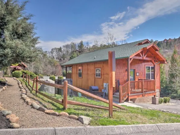 906 McMakin Way, Pigeon Forge, TN 37863