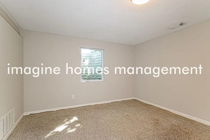 708 Chantilly Ct — Photo 16