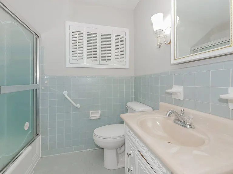 39299_026_main_bathroom_12970313.jpg