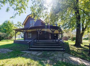 104 E 5th St, Earl Park, IN 47942