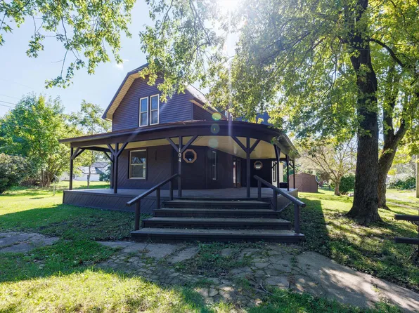 104 E 5th St, Earl Park, IN 47942