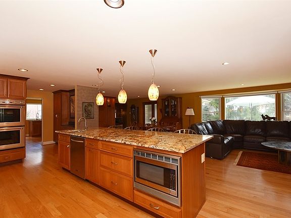 4th image of 229 Blackstone Ave