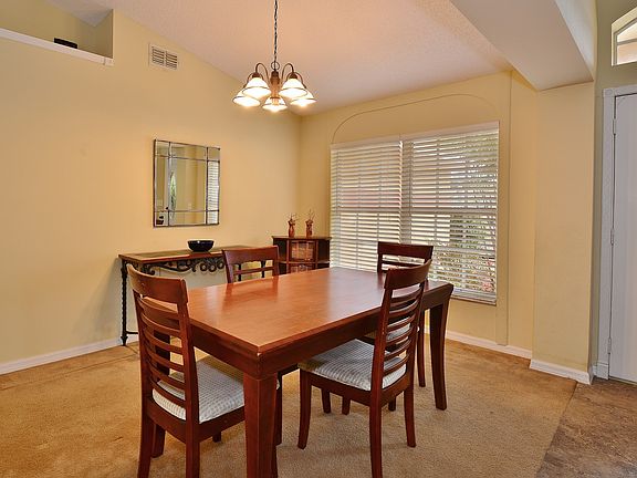 4th image of 8 Torrey Pines Ct