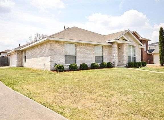 2nd image of 1009 Hollaway Cir