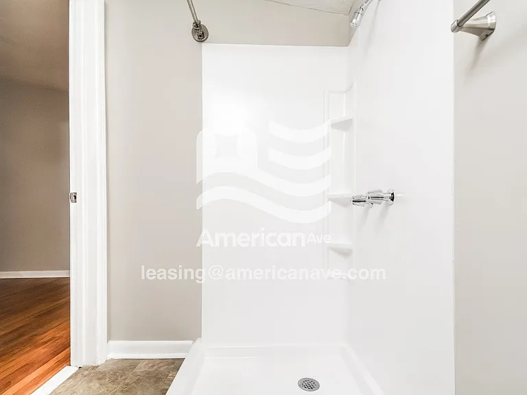 1523753_009_wm_-_main_bathroom_13403373.jpg