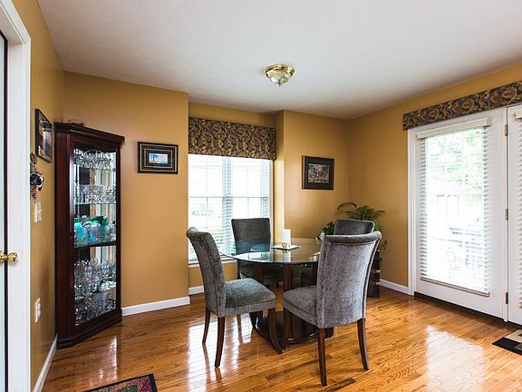 4th image of 5917 Foxcroft Dr