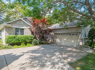 274 Hyatt Ln, Linden, MI 48451
