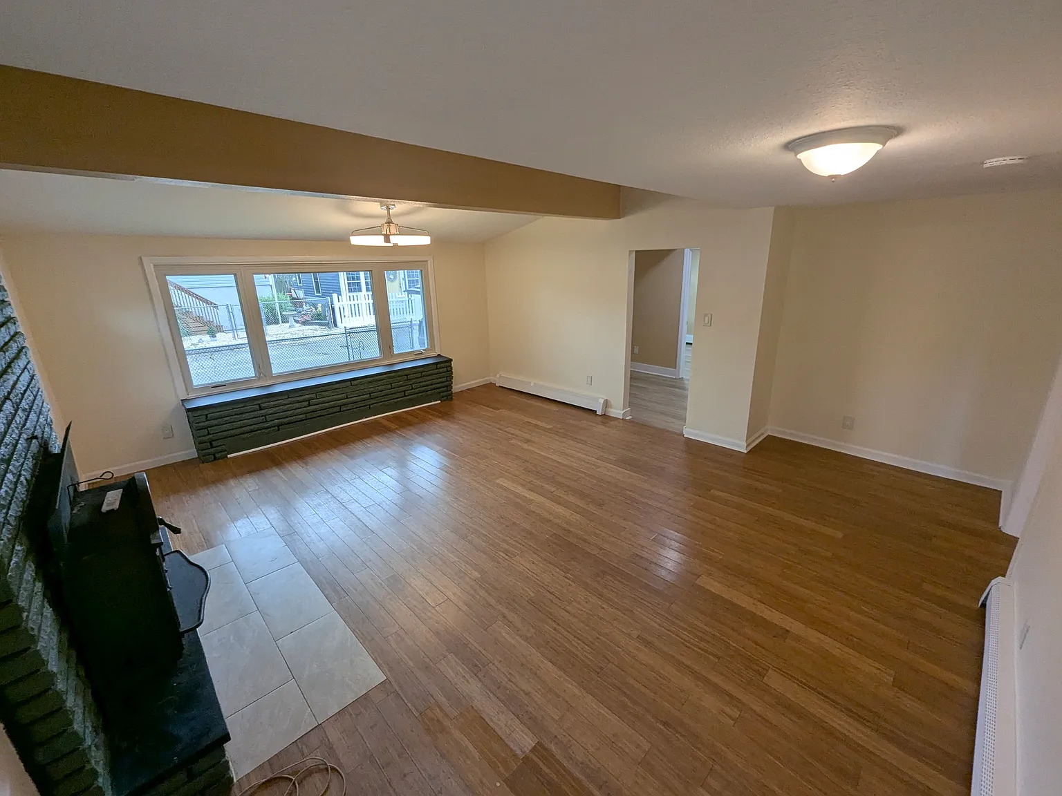 3 bed, 1142 sqft, $3,000 — Photo 2