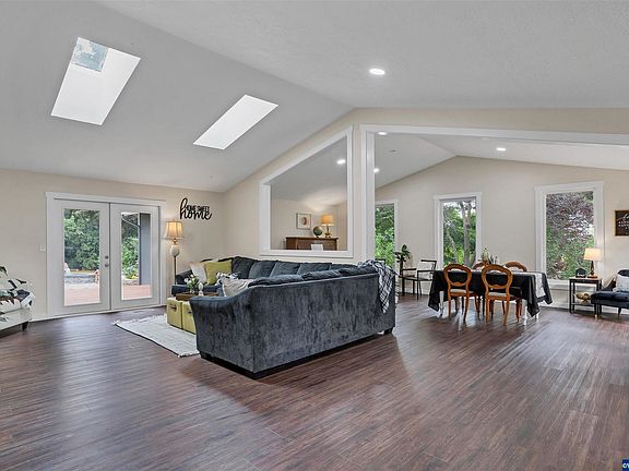 4th image of 1072 Rock Creek Dr S
