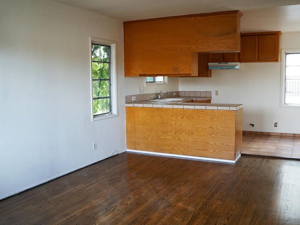 1st image of 10609 Dorland St