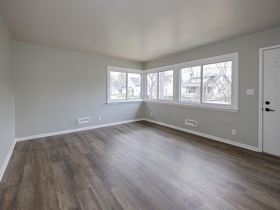3rd image of 62 Woodward Ave