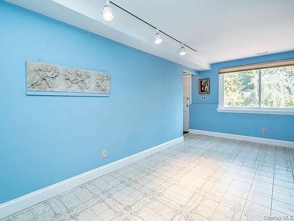5th image of 1106 Glen Cove Avenue