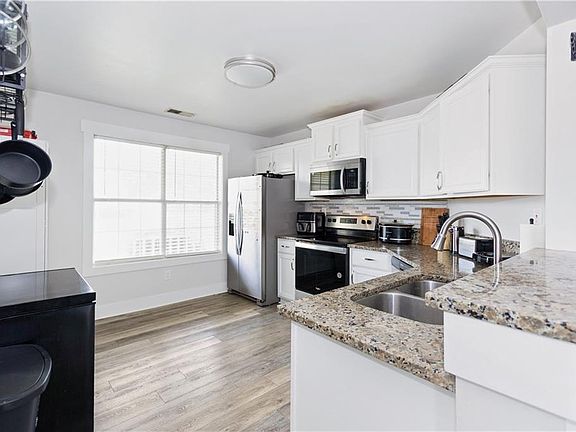 4th image of 430 Waterwheel Cres