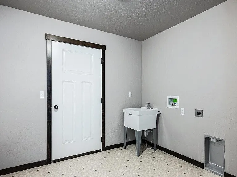 3884 N Abel Ln — Photo 8