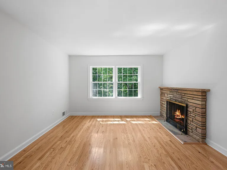 2816 Ellicott St NW — Photo 6