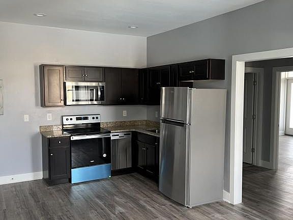 2nd image of 4632 Centre Ave APT 3