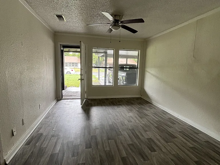 1708 Duncan Ave — Photo 8