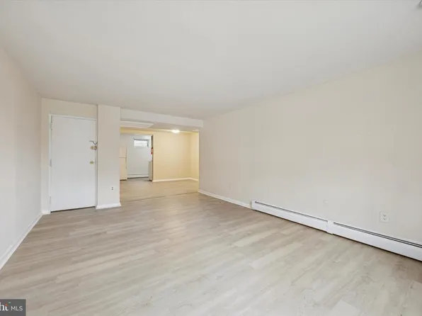 100 E Glenolden Ave APT D17, Glenolden, PA 19036