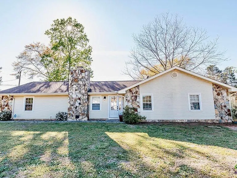 101 Williams Dr — Photo 1