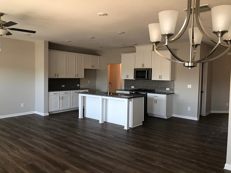 1333 Endicott Ct — Photo 3