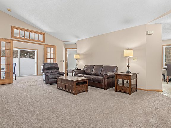 3rd image of 4405 Bay Ln