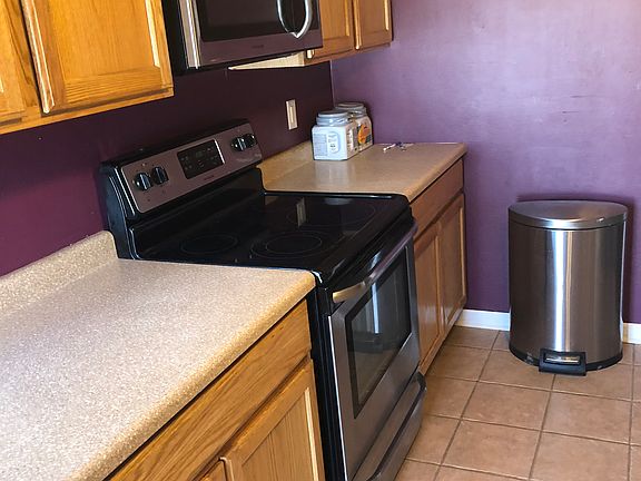 3rd image of 1406 Manor Dr