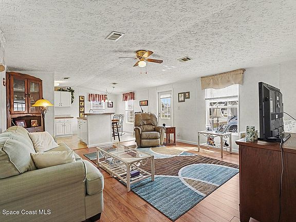 3rd image of 452 Holiday Park Blvd NE