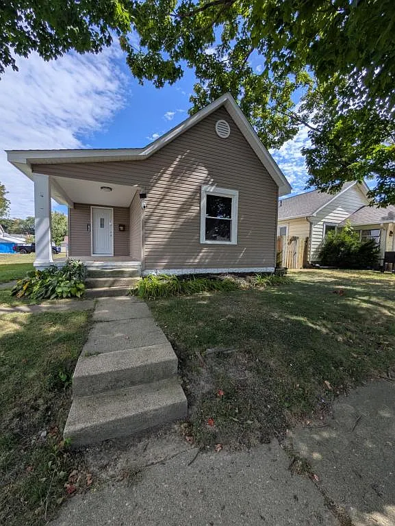 1032 S Waugh St — Photo 1