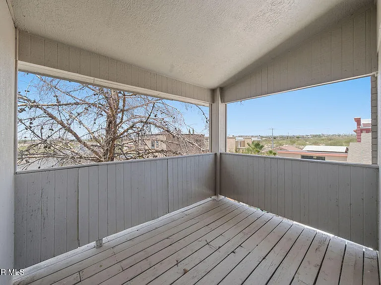 821 Los Lagos Way #B — Photo 19