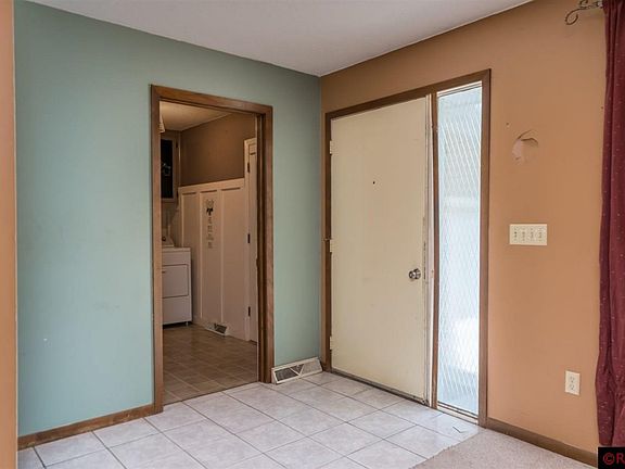 3rd image of 215 W South St