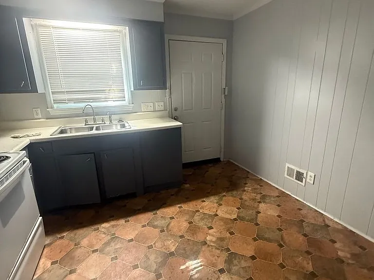 2218 Apple Valley Rd — Photo 5