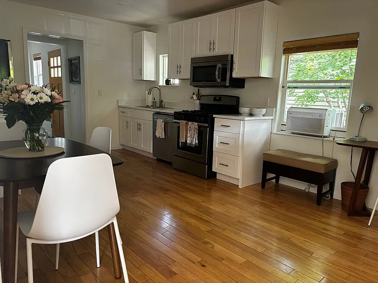 139 NW Broadway St — Photo 10