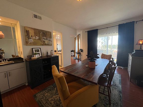 4th image of 845 N San Vicente Blvd