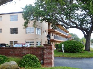 4600 98th Way N APT 108, Saint Petersburg, FL 33708