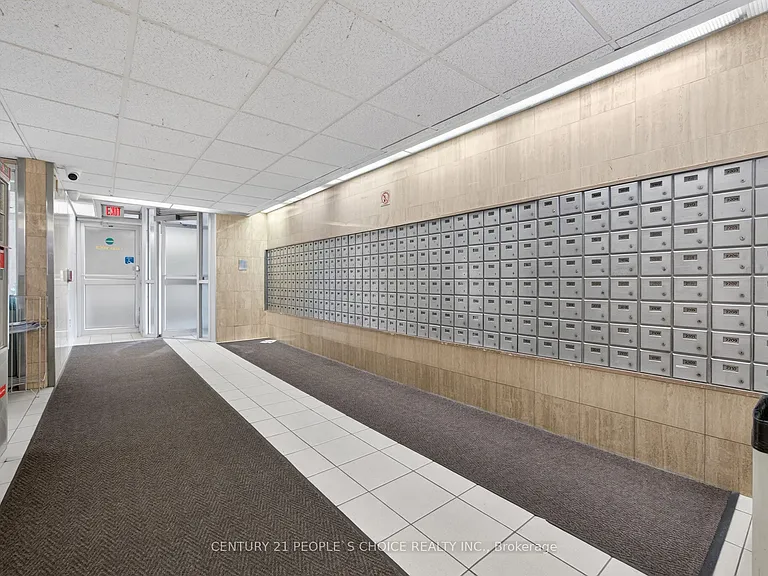 390 Dixon Rd #702 — Photo 2