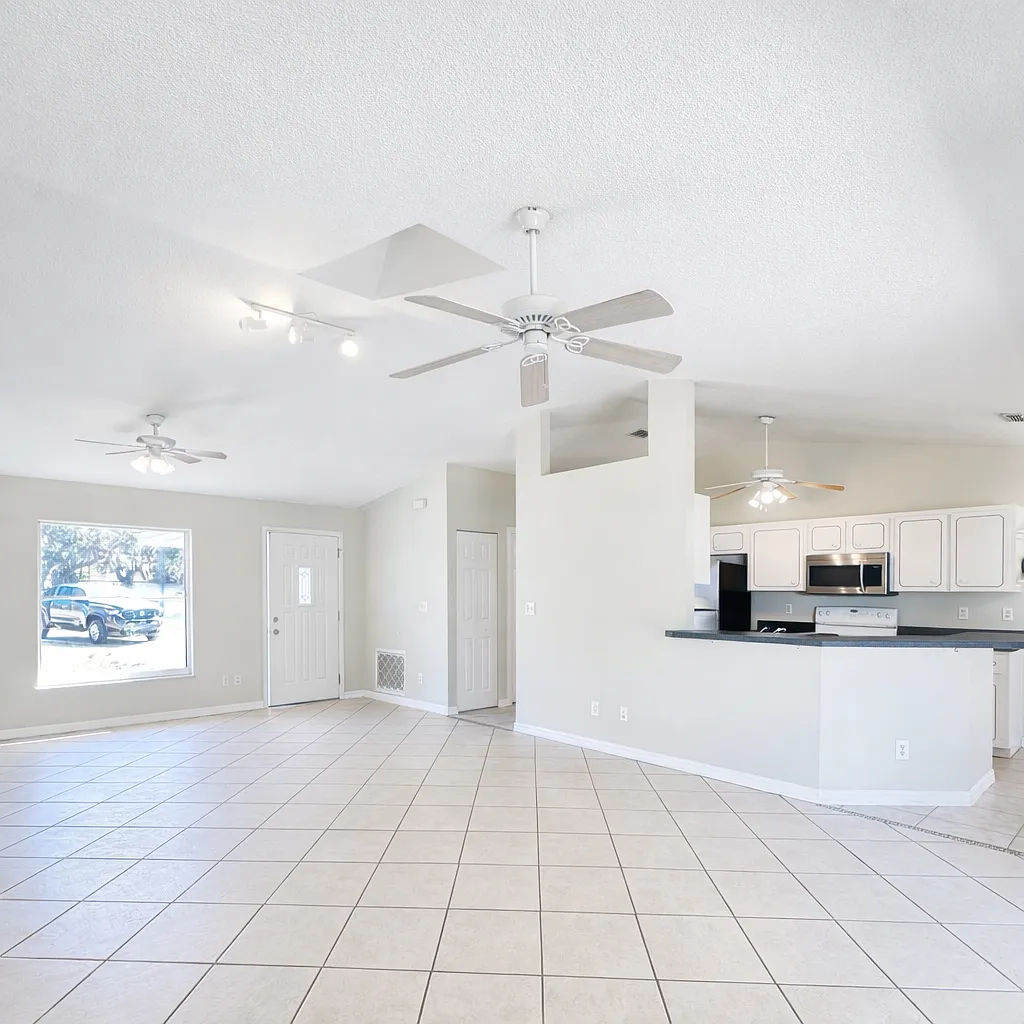 Building Photo - 1630 Needle Palm Dr