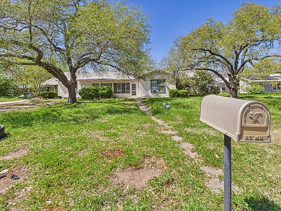 3rd image of 722 Garden Acres Blvd #1