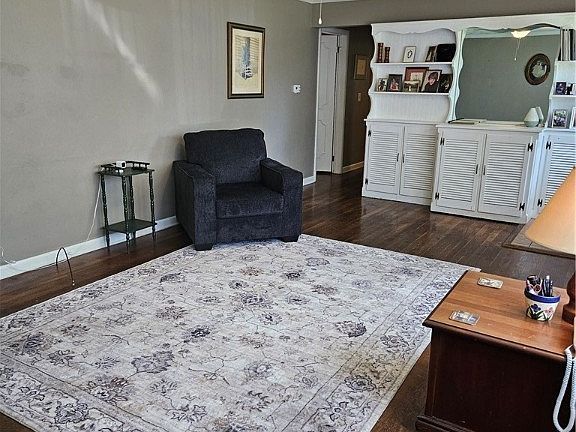 3rd image of 114 Avenue E