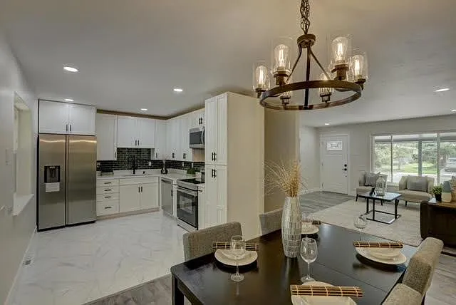 647 S Jasmine Way — Photo 2