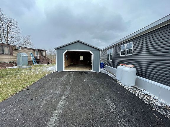 5th image of 212 Elcona St